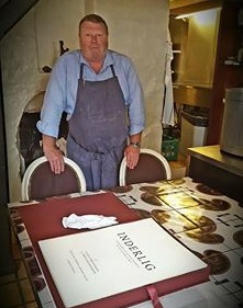 Den Røde med Inderlig.jpg